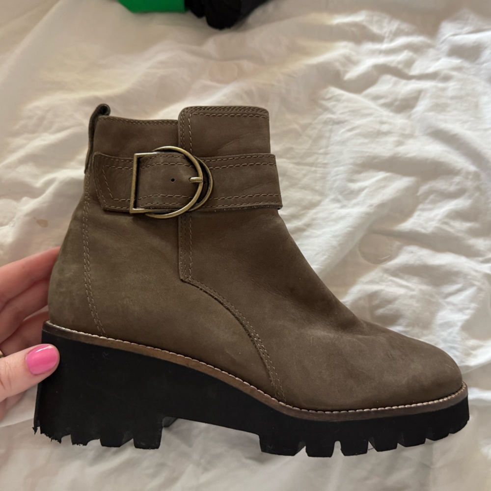 Blondo Brown Ankle Boots with Lug Sole NWT!!